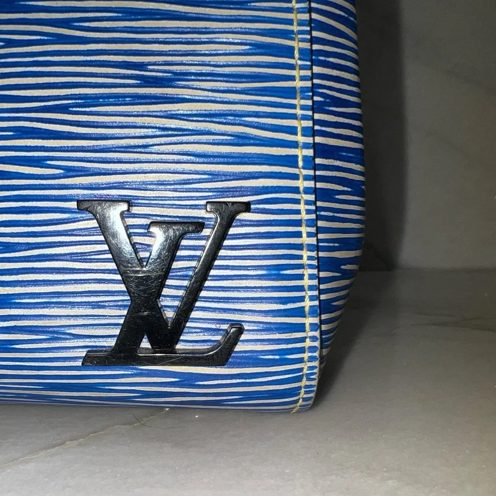 SOLD!!! Authentic Louis Vuitton Cluny BB in Denim Epi Leather - Picture 7 of 16